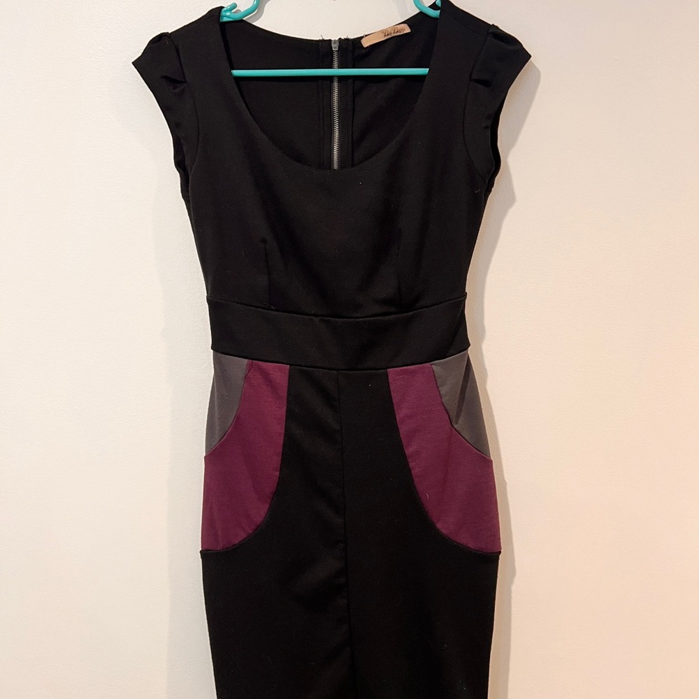 Black and Purple Sheath Mini Dress with Scoop Neck
